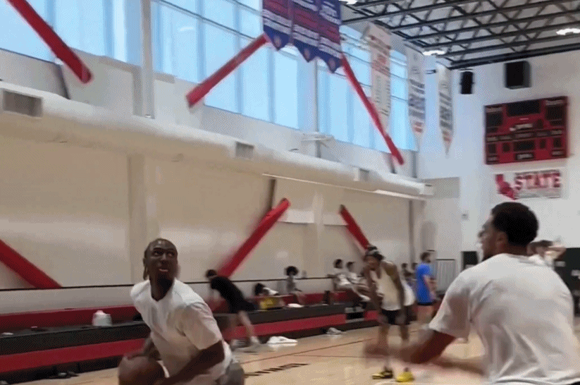 马克西、乌布雷和拉文一起进行训练，三人还进行1V1单挑